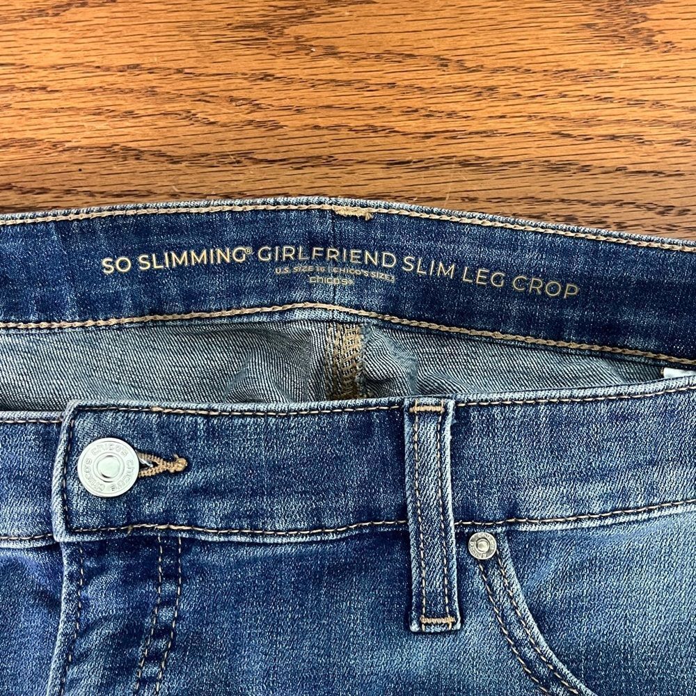 Chico's So Slimming Girlfriend Slim Leg Crop Women's 3 US 16 Light Wash Fringe - Picture 6 of 7